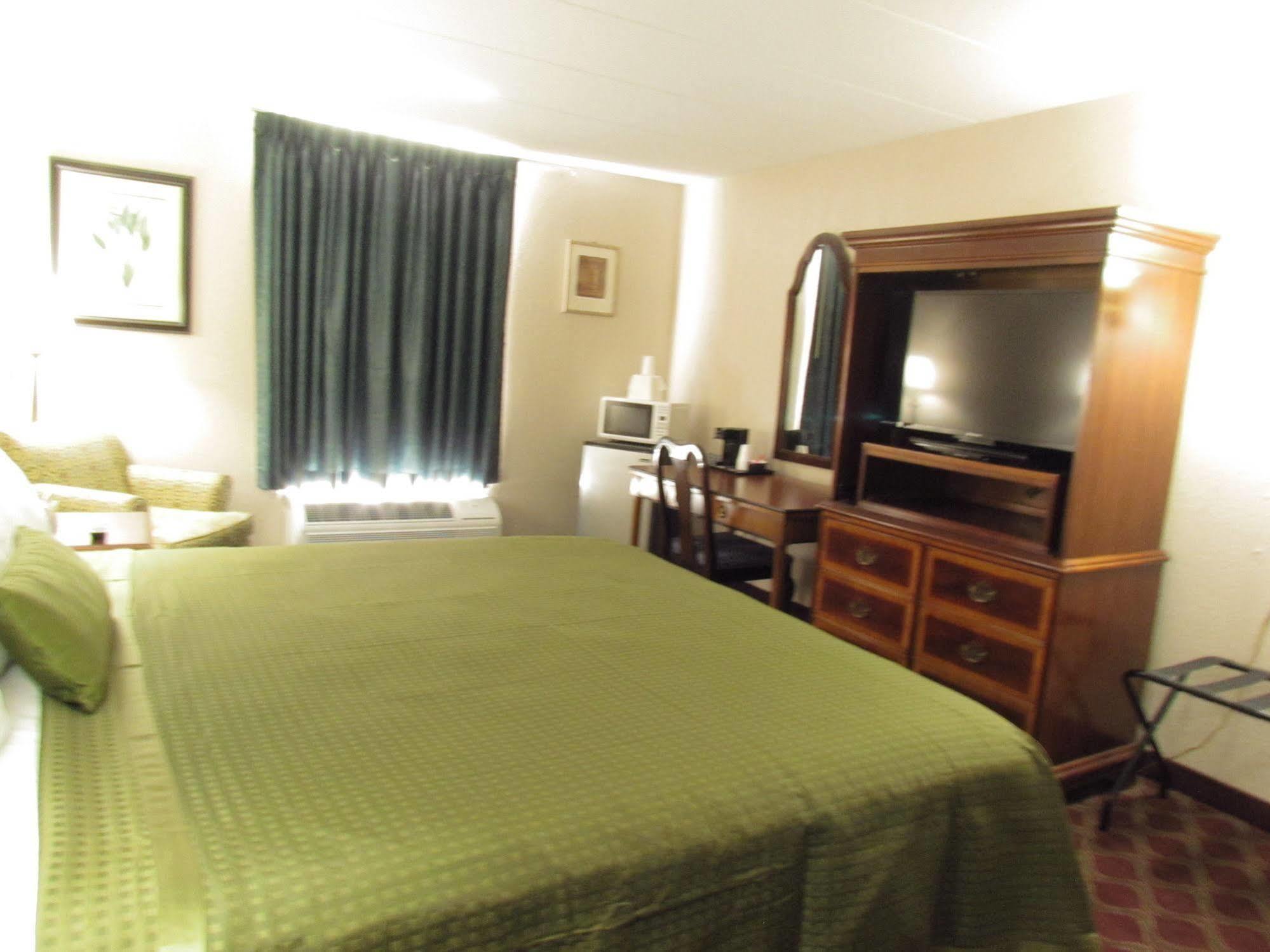 Days Inn & Suites By Wyndham Springfield Oh エクステリア 写真