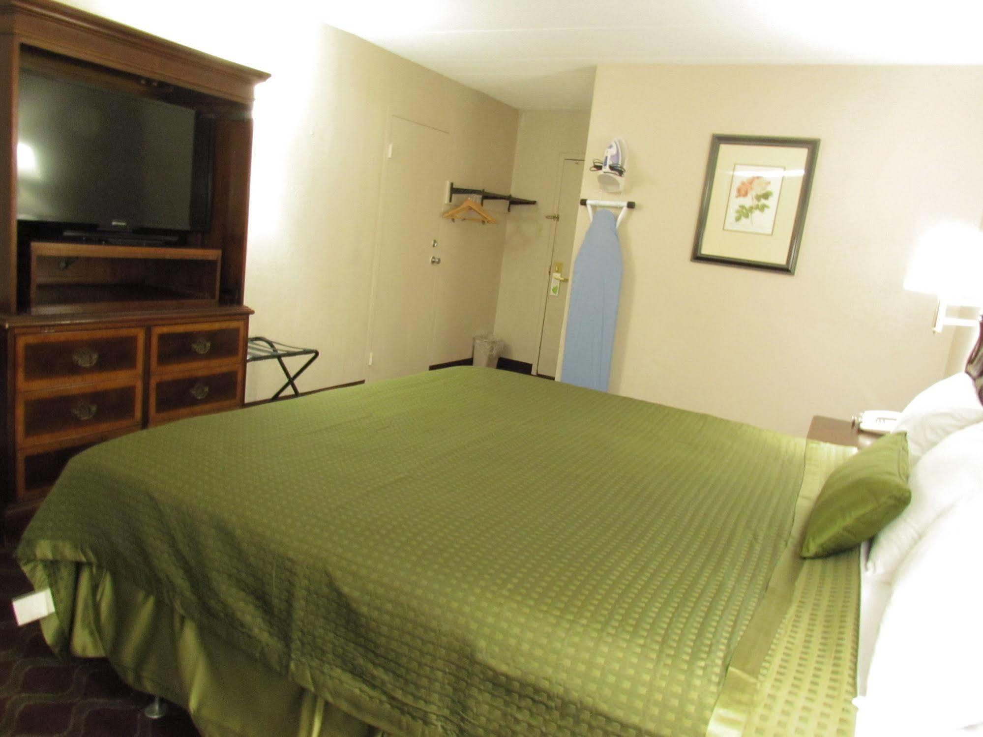 Days Inn & Suites By Wyndham Springfield Oh エクステリア 写真