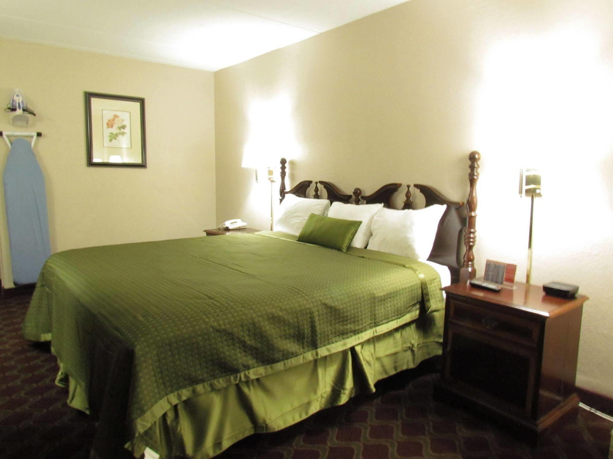 Days Inn & Suites By Wyndham Springfield Oh エクステリア 写真