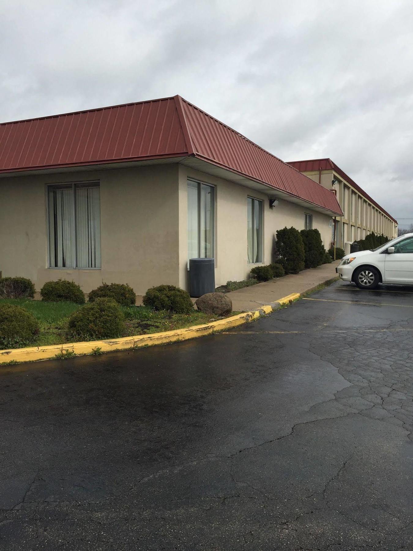 Days Inn & Suites By Wyndham Springfield Oh エクステリア 写真